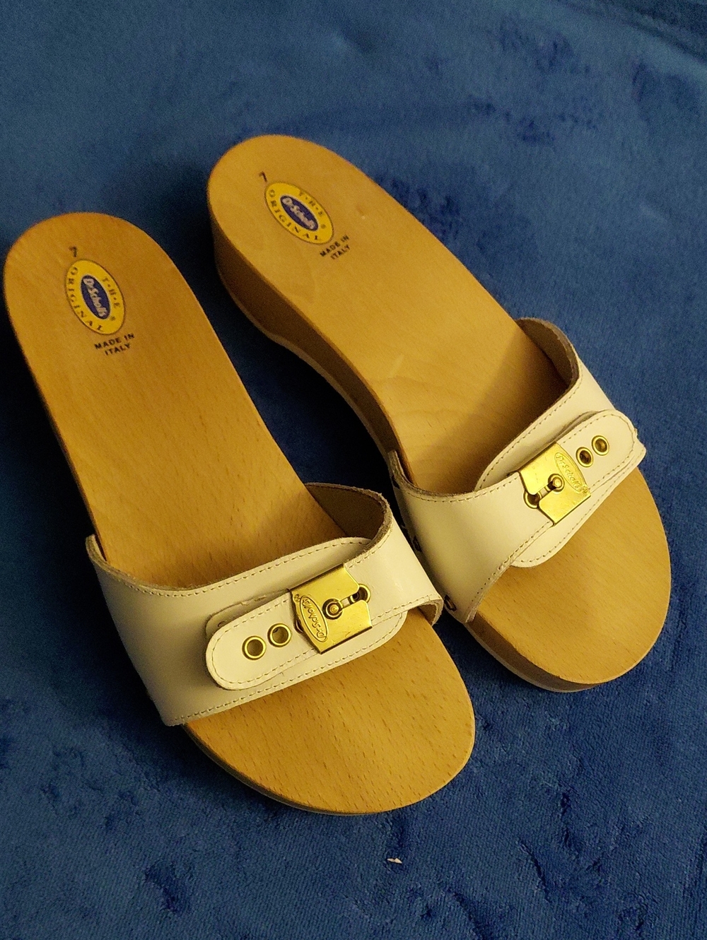 Dr. Scholl's White Leather Clogs, Italy. Gold Hardware, Sculptured Wood. Size 7